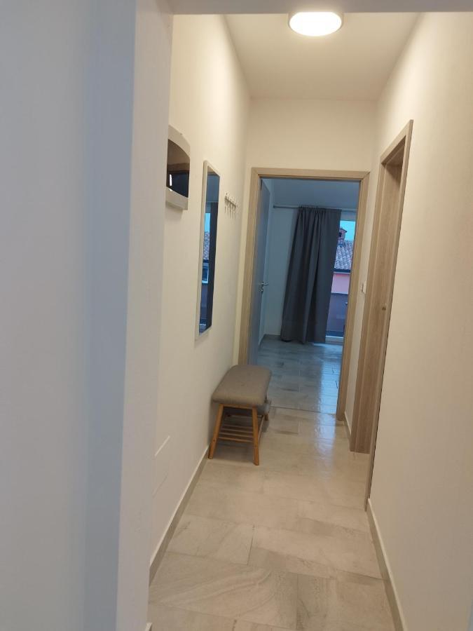Tonis Apartment Buje Bagian luar foto