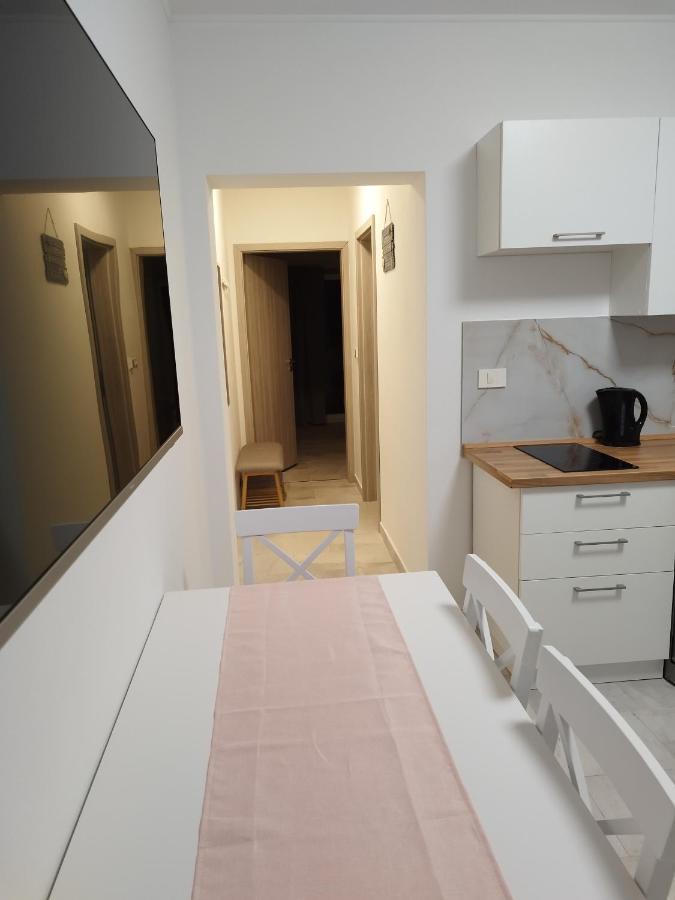 Tonis Apartment Buje Bagian luar foto