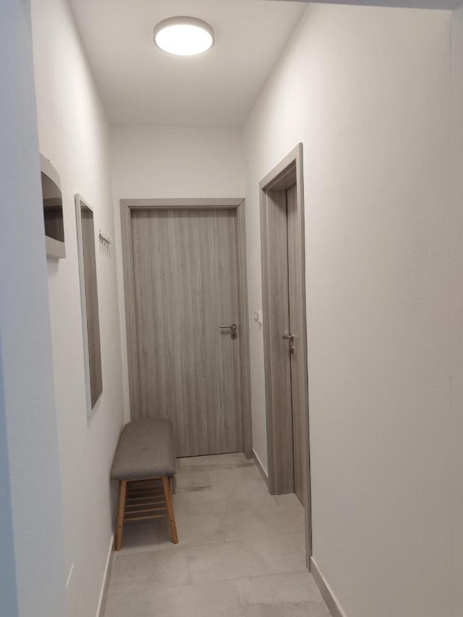 Tonis Apartment Buje Bagian luar foto